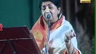 Lata Mangeshkar  Dil to pagal hai [upl. by Doowron]