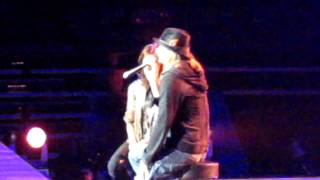 Martina McBride and Kid Rock duet quotPicturequot in Detroit [upl. by Romeyn705]